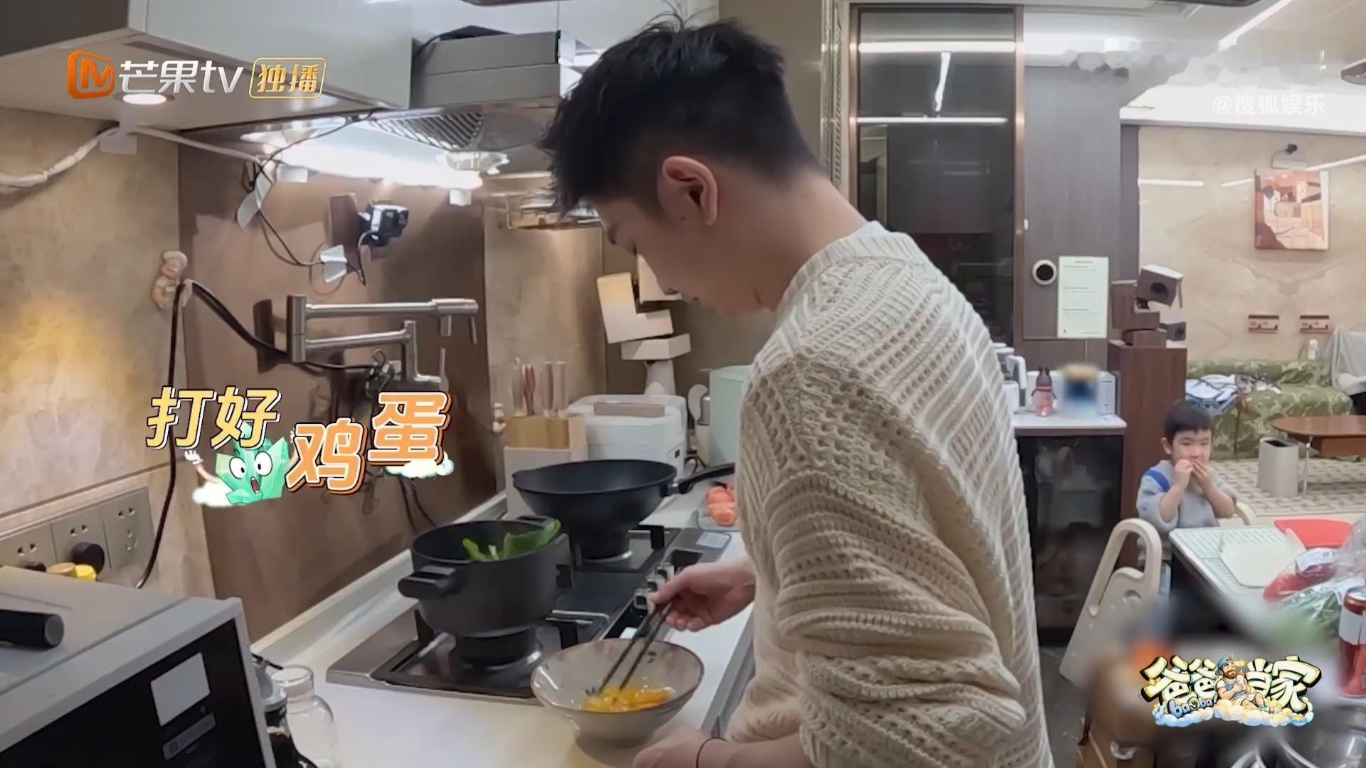 闫涵做饭把女儿吃吐了花滑冠军跨界下厨翻车现场，闫涵做饭下手太重，味道一言难尽，一