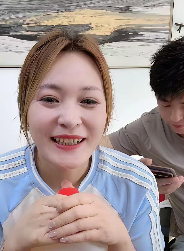 伦巴的直播间也快凉凉了，不诚实的人是做不好生意的，不有那句话吗，人好生意就好吗，