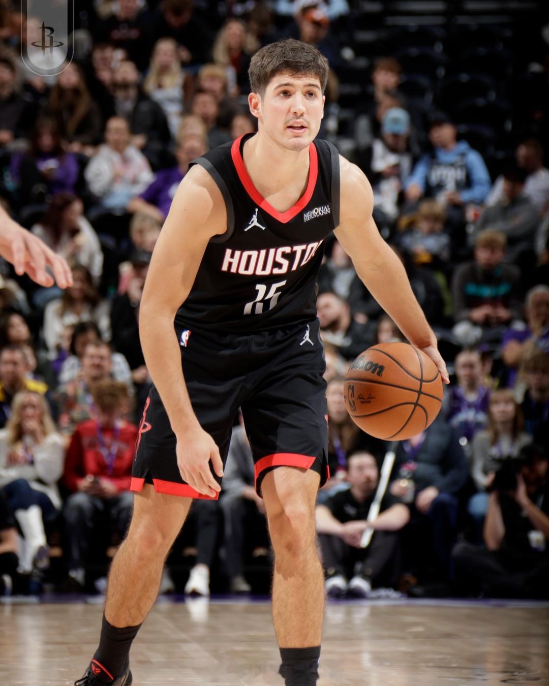 记者：“你一直打得非常出色且稳定，但进入首发阵容并真正赢得这个位置，对你来说意味