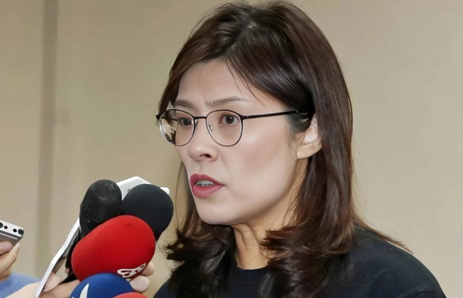 预测郑丽文，访美将一败涂地。

郑丽文的访美计划，从一开始就充满了投机与急躁。她