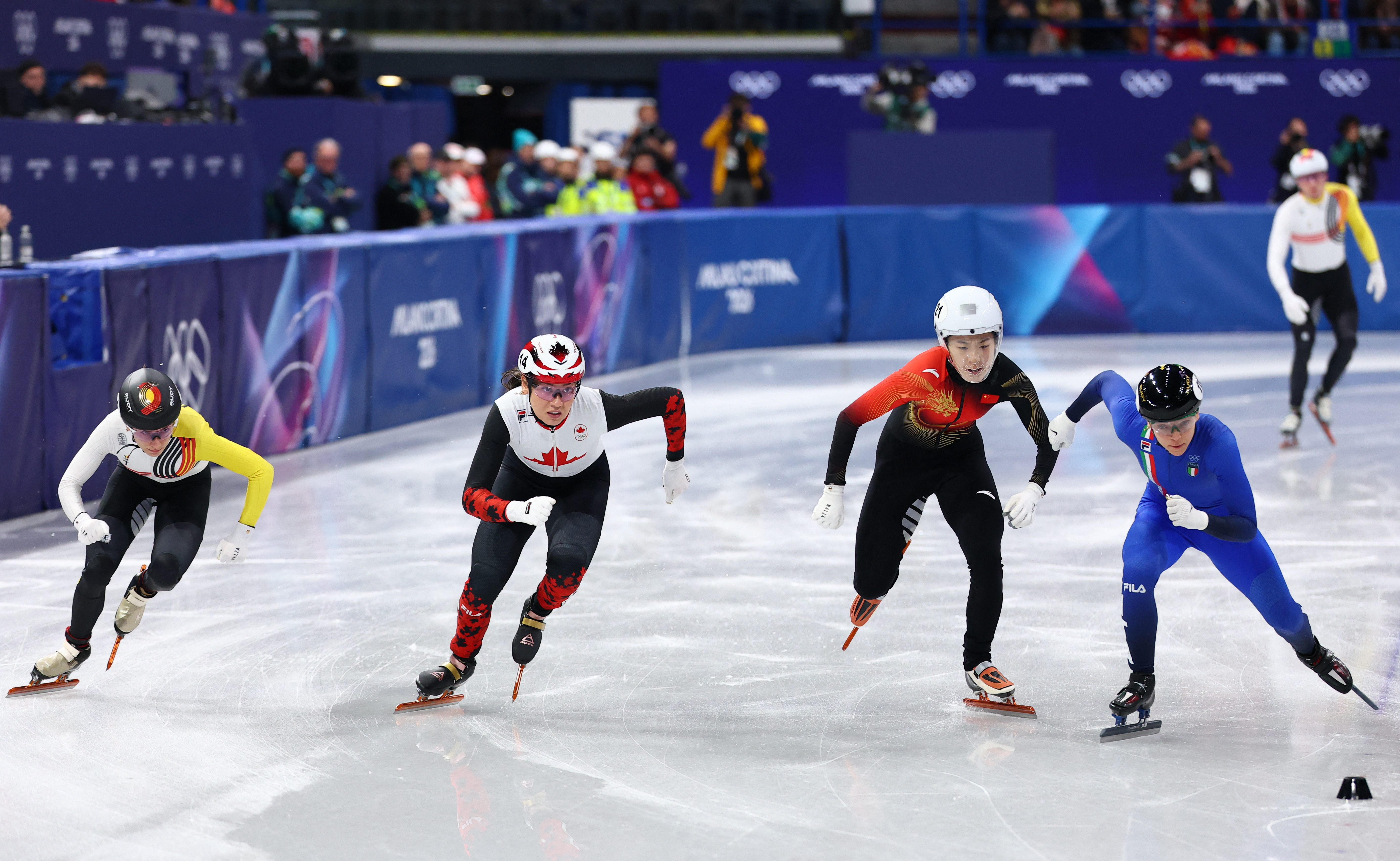 【武大靖谈混接失误：这个时间段出现这个失误不应该】据直播吧，米兰冬奥会短道速滑男