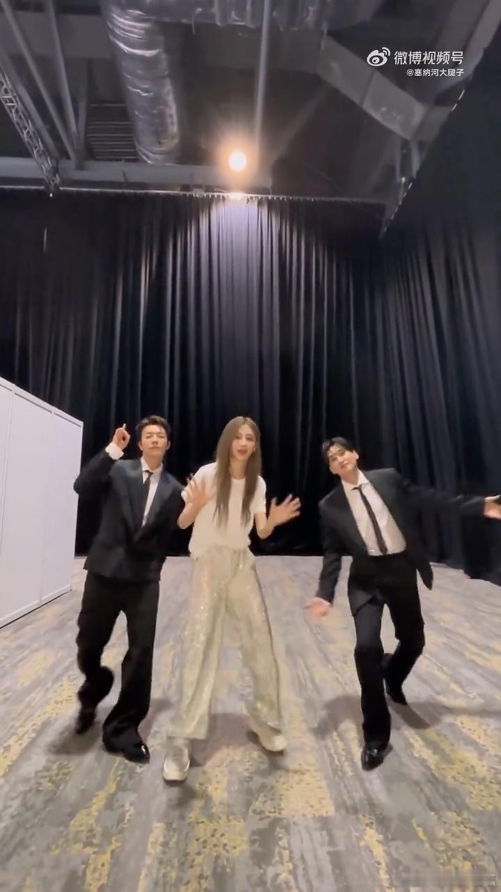 袁一琦与赫海跳expressmode袁一琦和赫海跳Express Mode默契满
