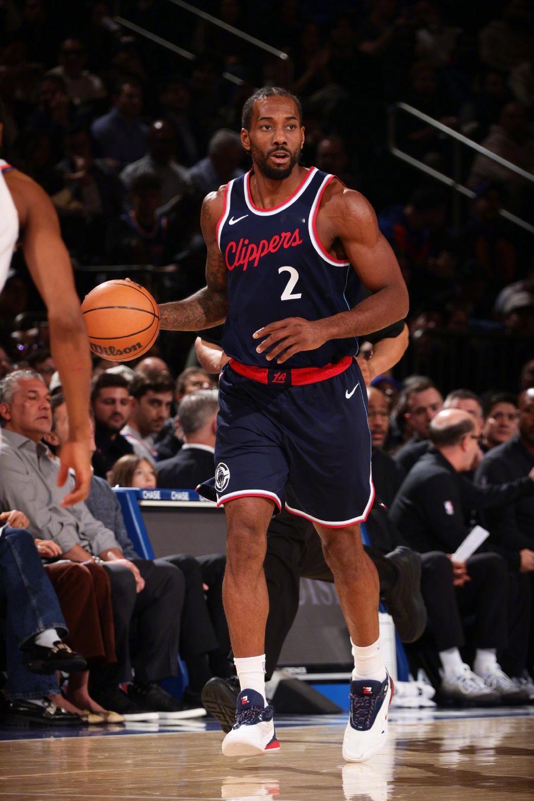 小卡今天的表现真是“高开低走”啊！
半场的时候就已经得到了21分，当时还以为今天