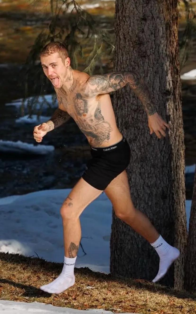 Justin Bieber 白袜体育生造型，好可爱的小男孩