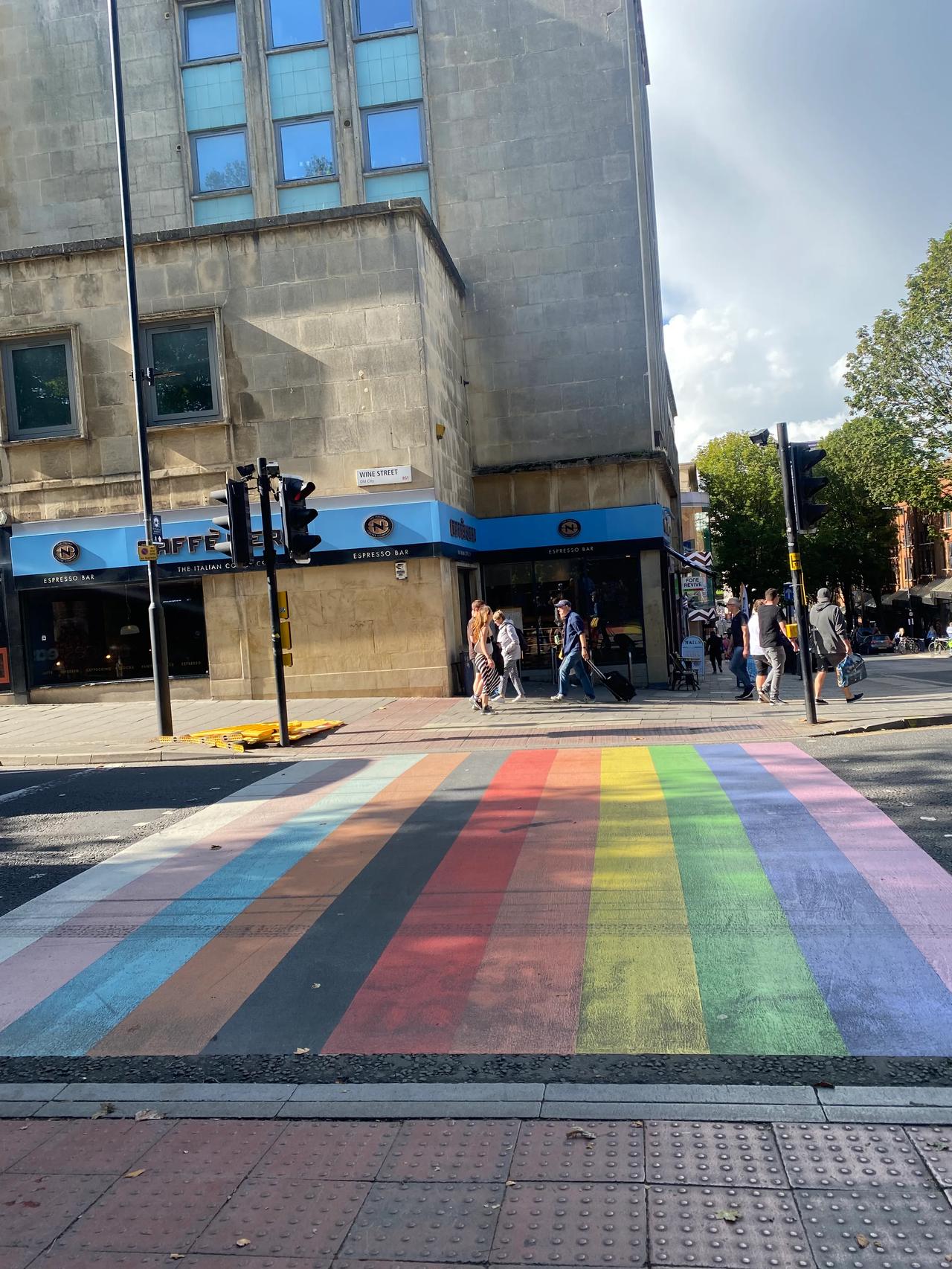 喜欢这个人行道！