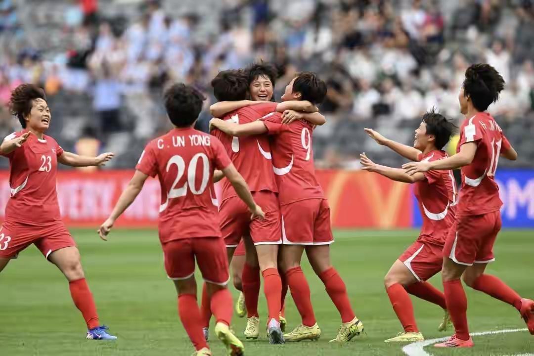 朝鲜女足今天5-0横扫孟加拉国女足，朝鲜女足已经2连胜排名小组第一，中国女足今天