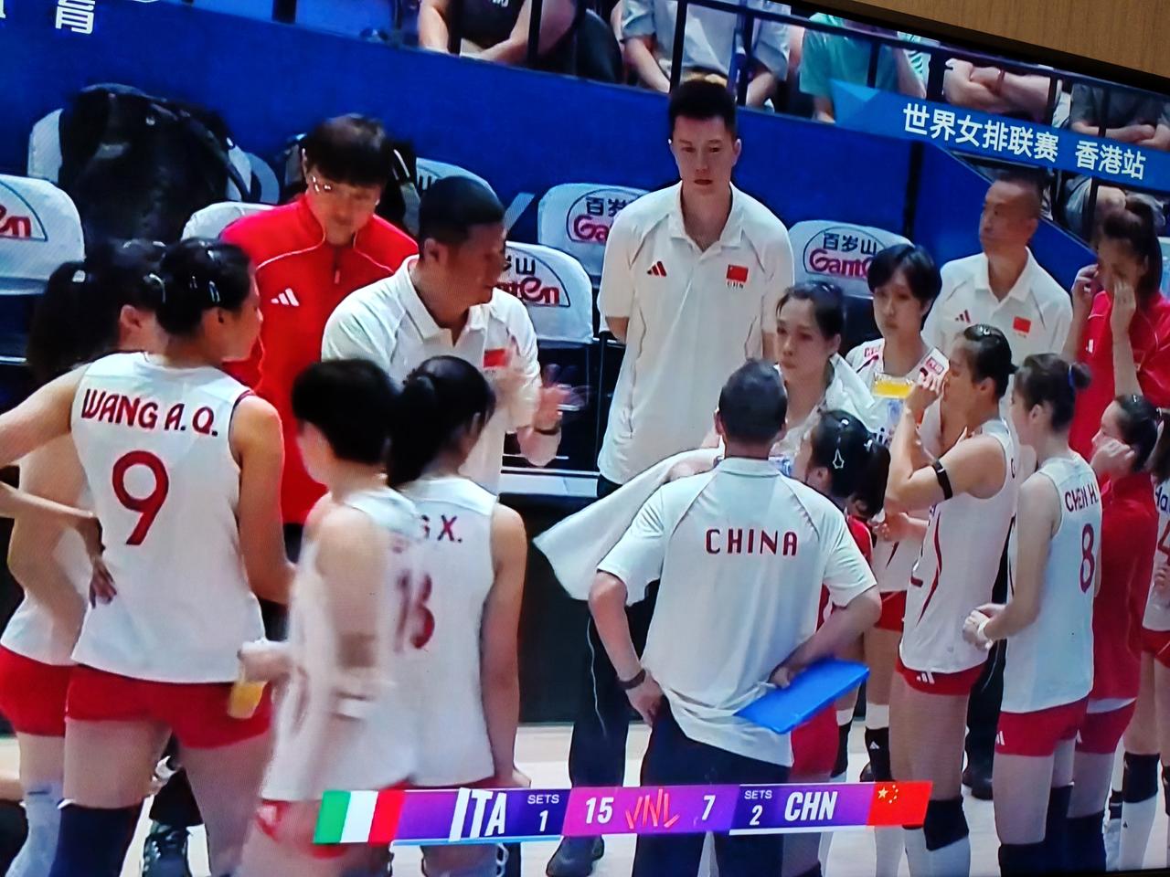 2026年7月12号世界女排联赛香港站的比赛，中国女排对阵意大利女排，中国女排1