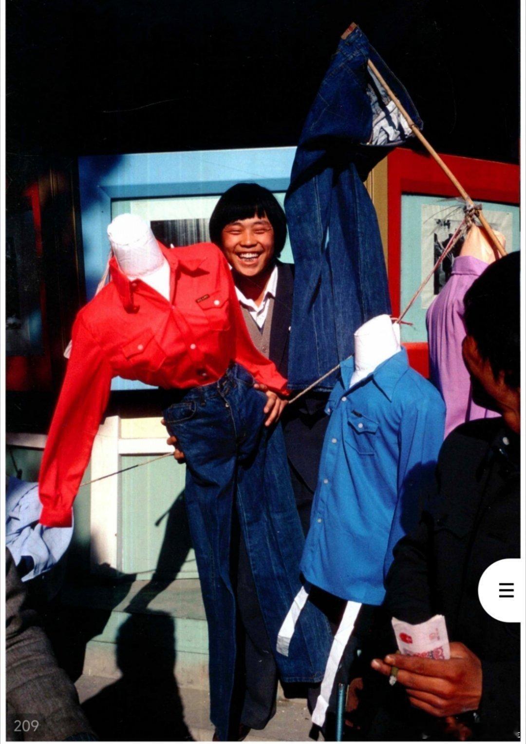 #我妈1990年买的牛仔裤真的绝了#经典蓝调，简约设计，即便是现在也能轻松驾驭各