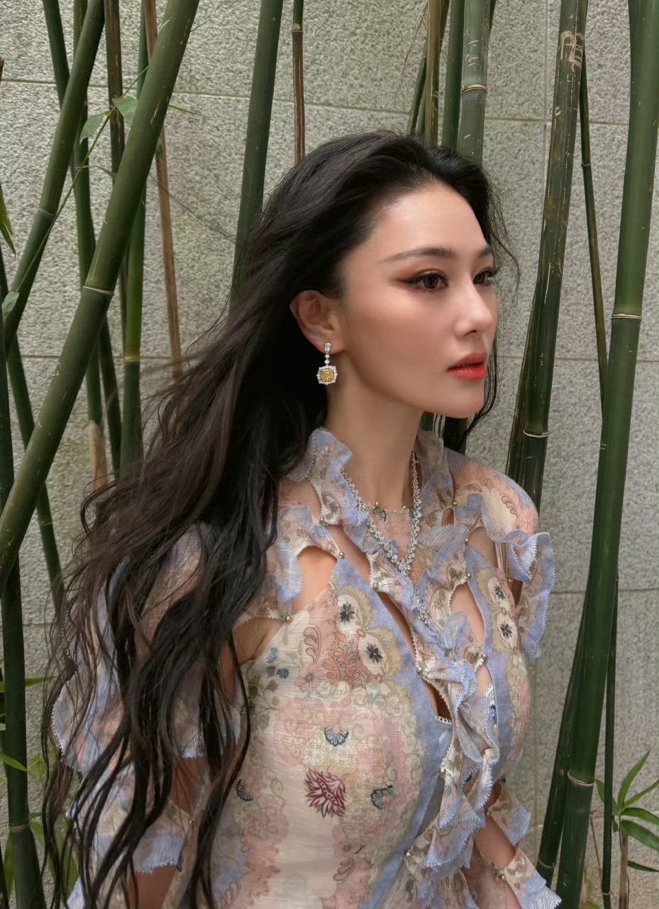 张馨予说出发图还没拍起太晚了张馨予说出发图没拍起太晚了 张馨予说出发图还没拍起太