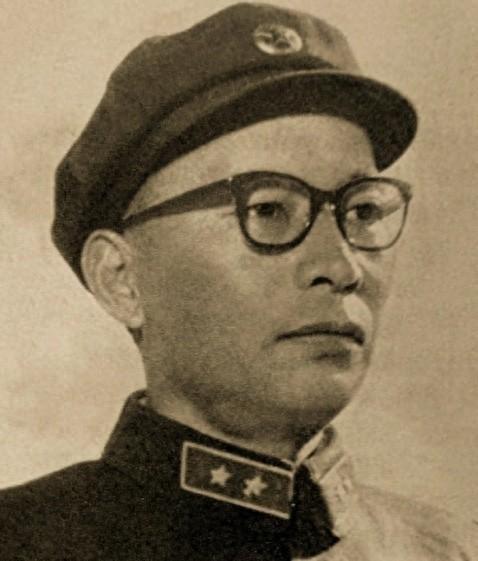 他曾任广东省委第一书记，被免职审查后依然享受副大军区职级待遇安置，令人关注！
1