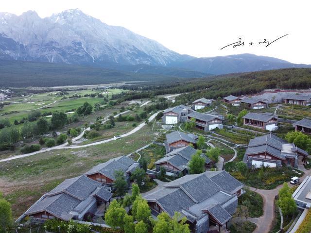 丽江玉龙雪山景区内唯一的奢华酒店，景观无敌，进酒店还要进山证？

玉龙雪山位于云