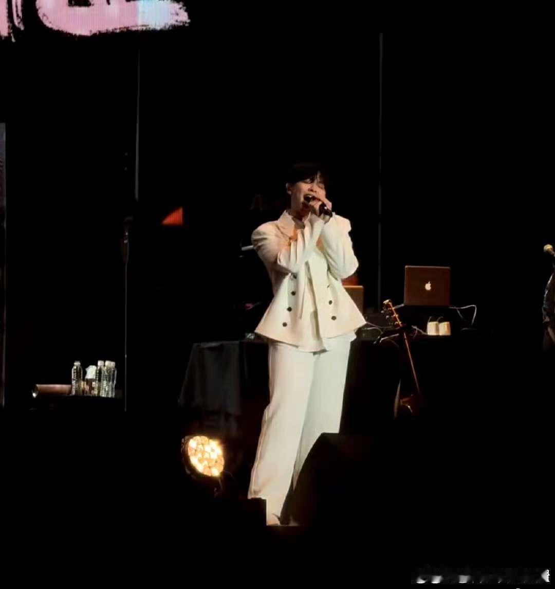  尤长靖最后那个回音太顶了 救命！尤长靖演绎抒情版《昨日青空》，最后那一声回音，