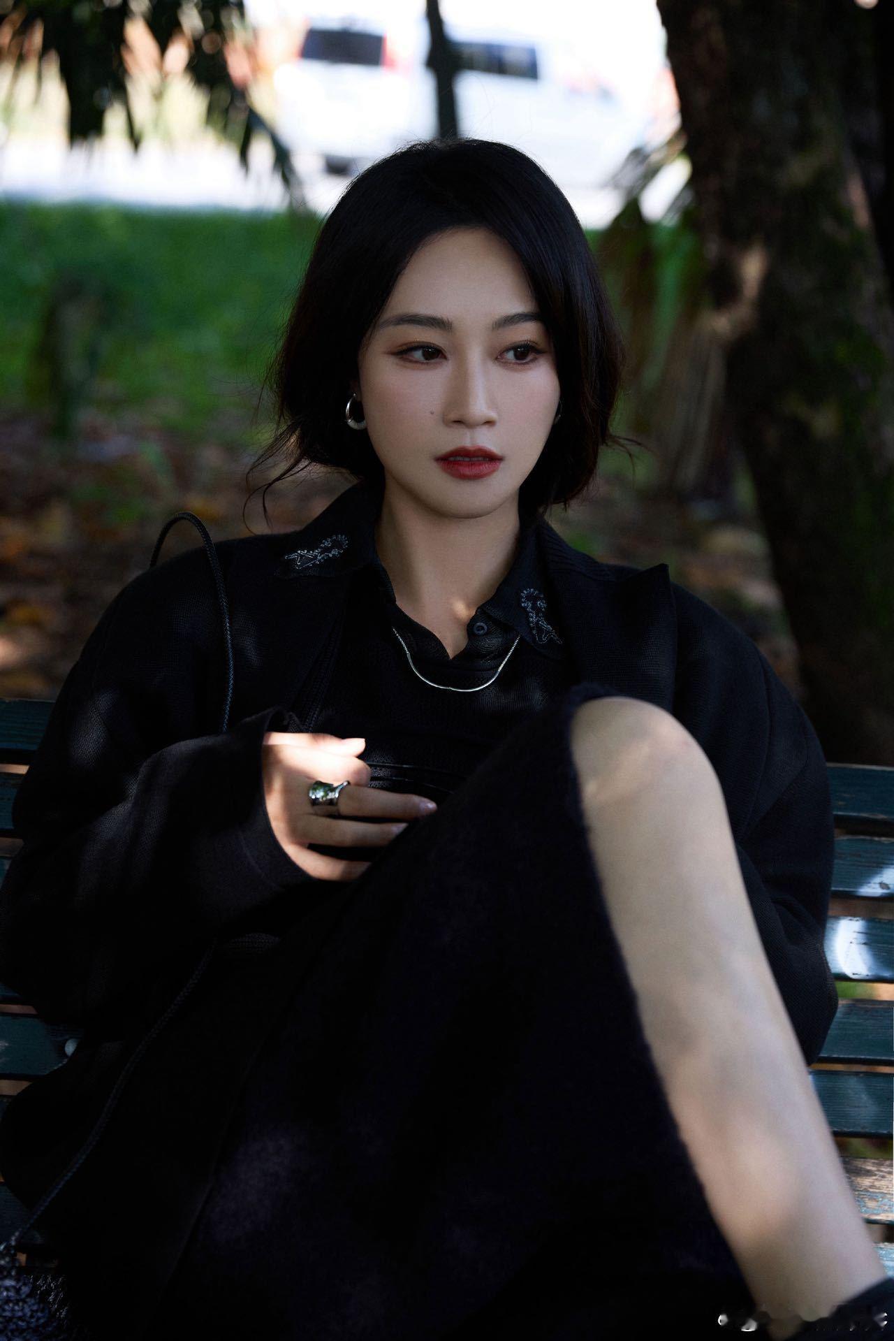 蓝盈莹你真的好宠啊 求你开个时尚大师课吧！如何用基础色系碰撞出千种风情，如何让服