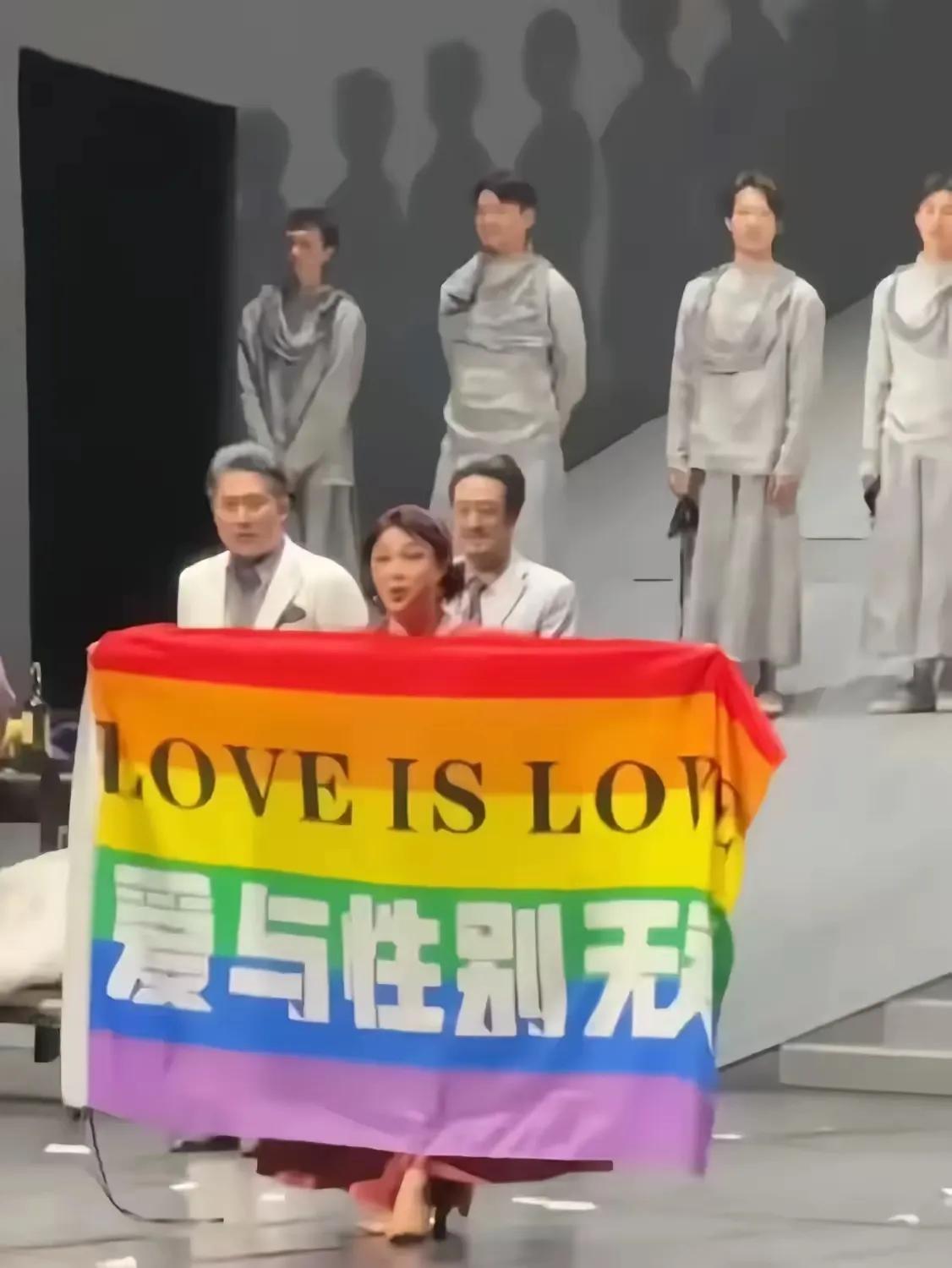 LGBT再怎么变来变去，本质上就是要违反自然繁衍的规律，然后让人类断子绝孙。
