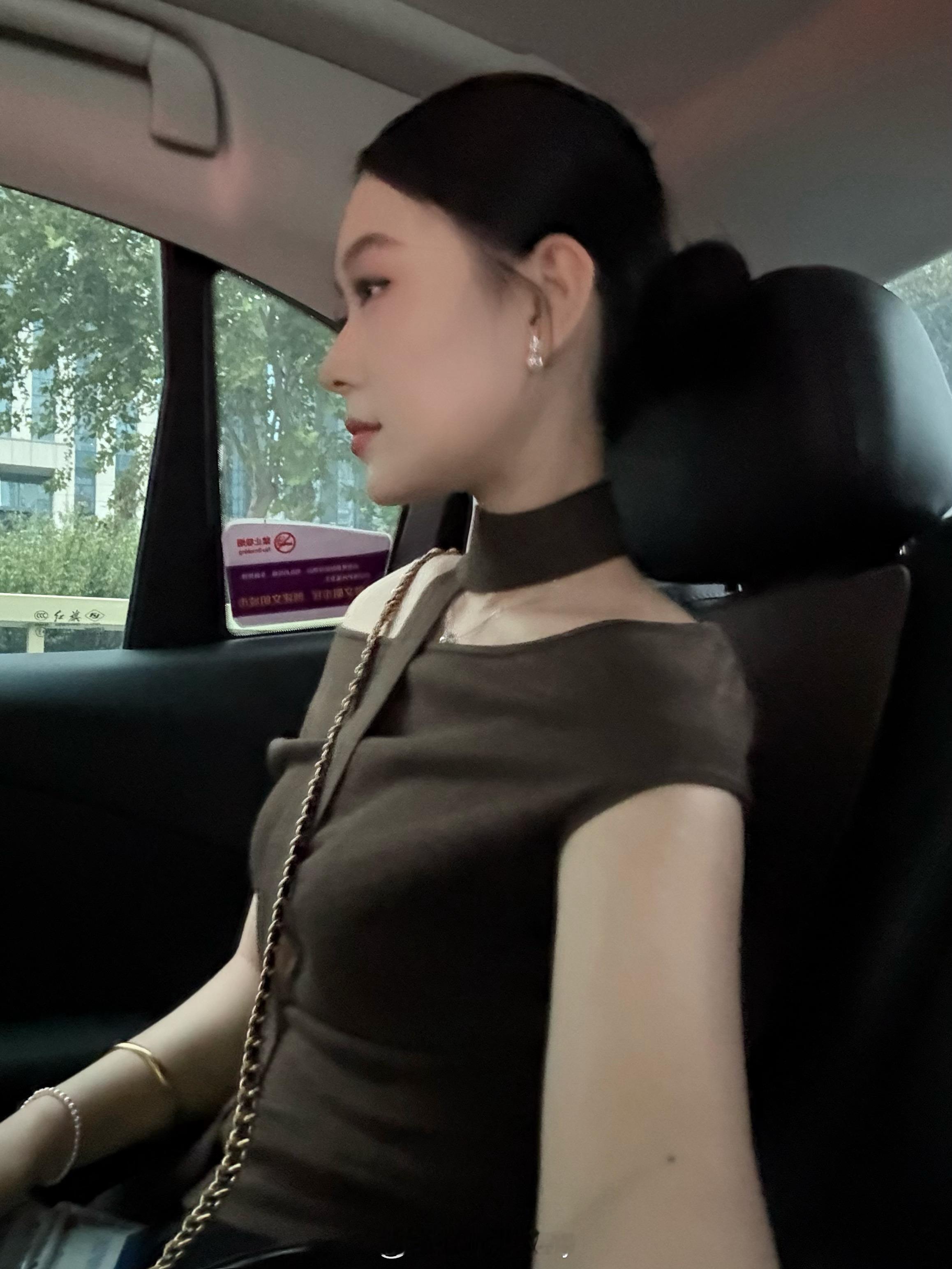是shui啊 库库一顿拍照片. ​​​