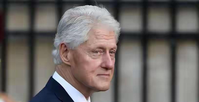 克林顿迟来的忏悔：一纸协议毁掉了乌克兰，一份合同养大了对手！