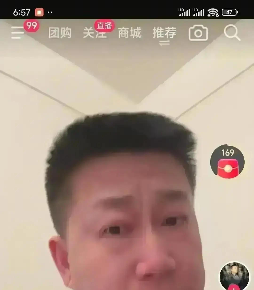 他把剧场灯调暗了。
 手机屏幕的光，打在他脸上。
 扫了一眼后台数据。
 95张