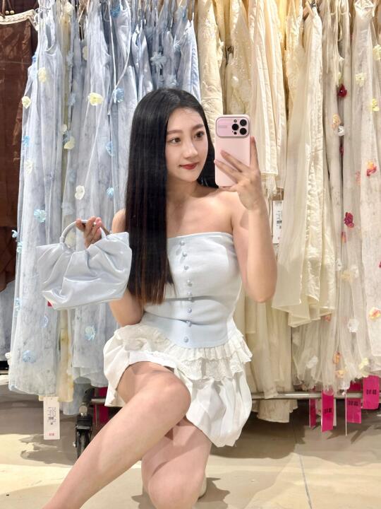 属于济南女孩的巨型衣橱开了！可以逛一天！
