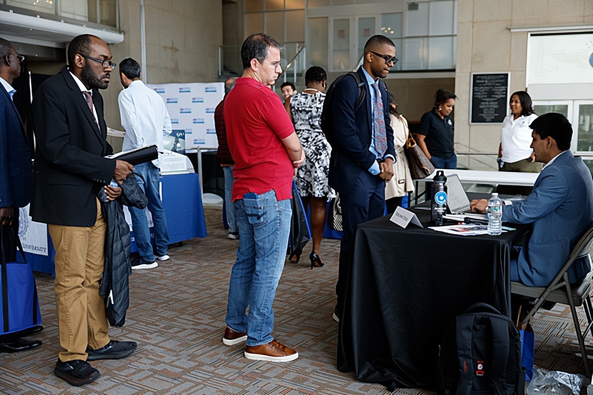 美联储宣布降息25个基点