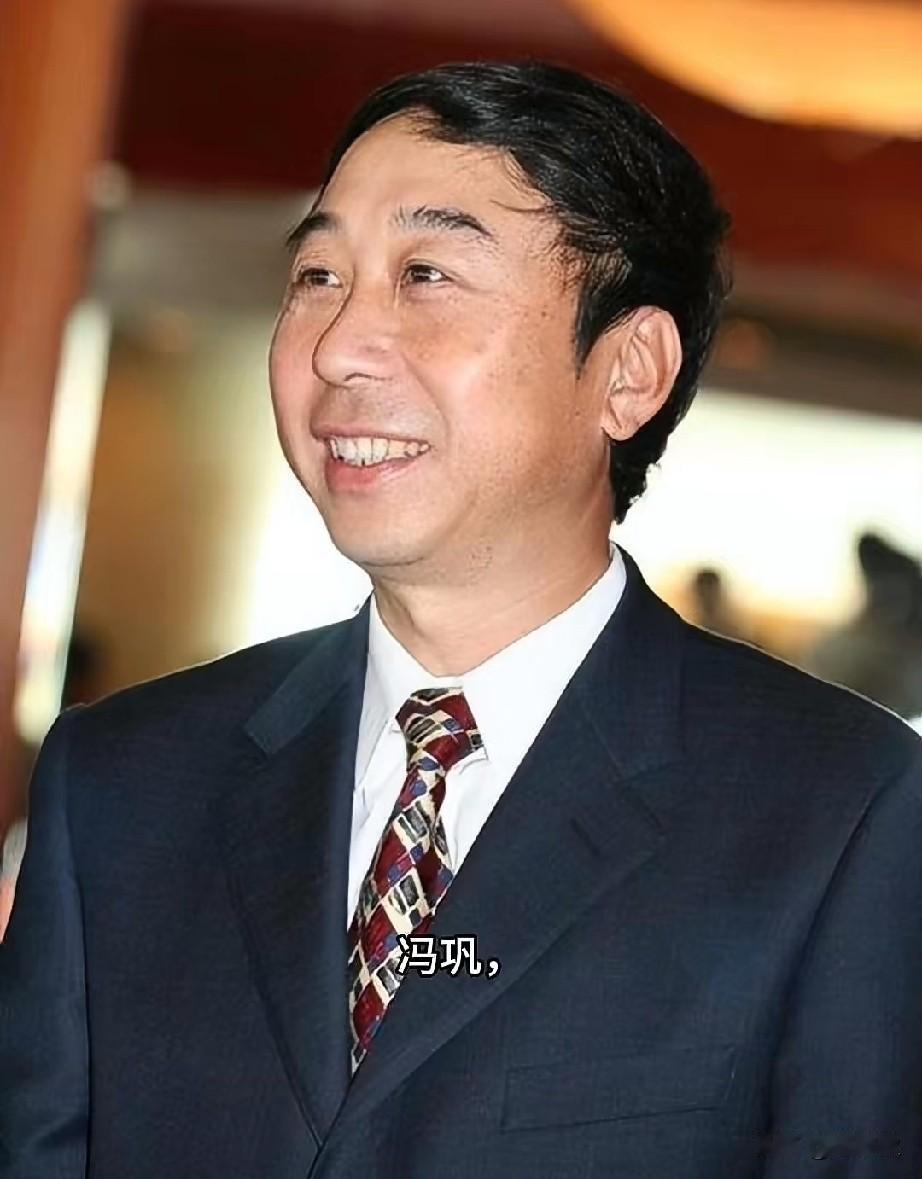 冯巩，1985年主动报名赴老山前线慰问演出，在炮火覆盖的危险环境中为一线战士送去