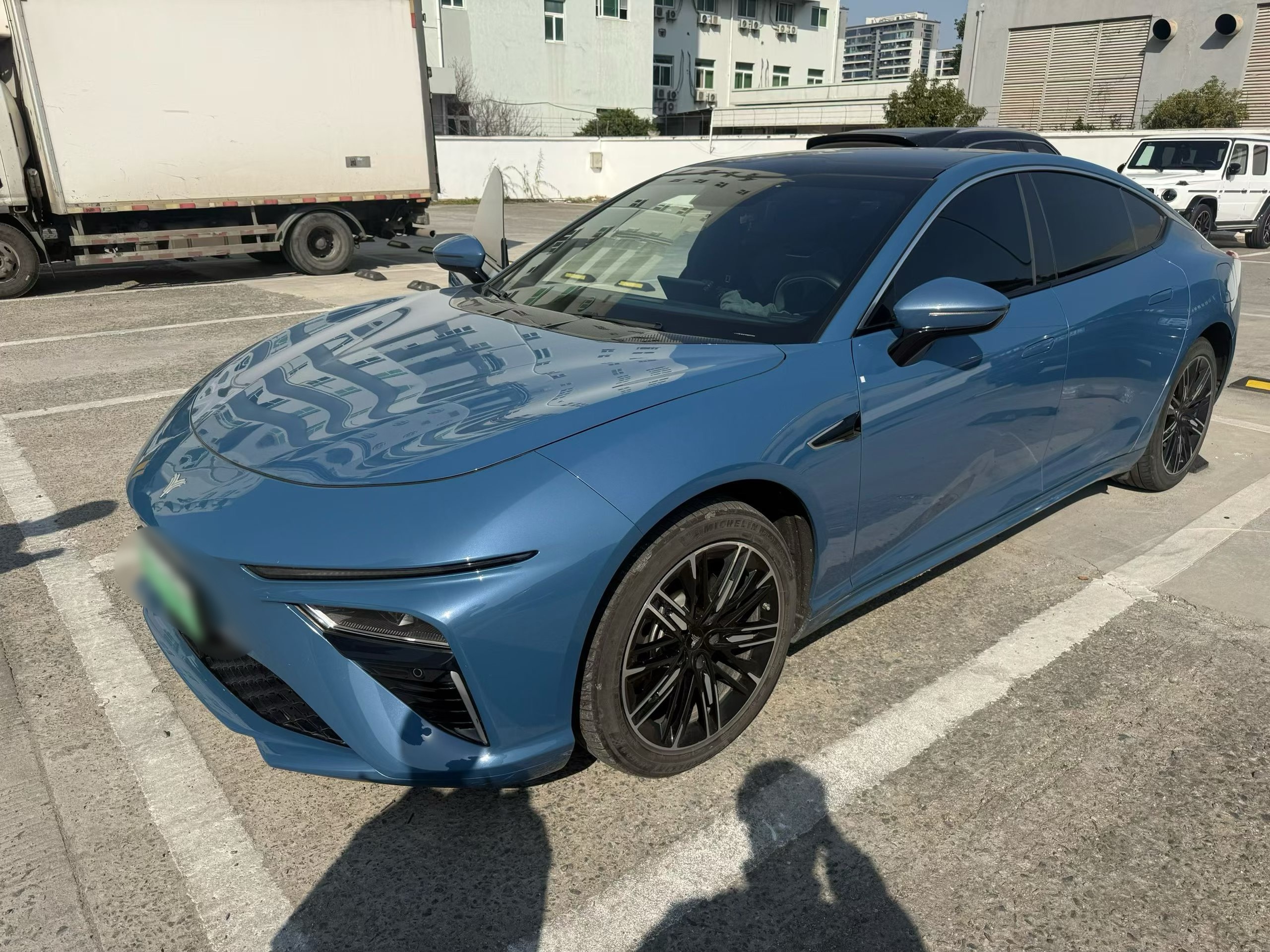 哪吒车主卖车表示真的是巨亏