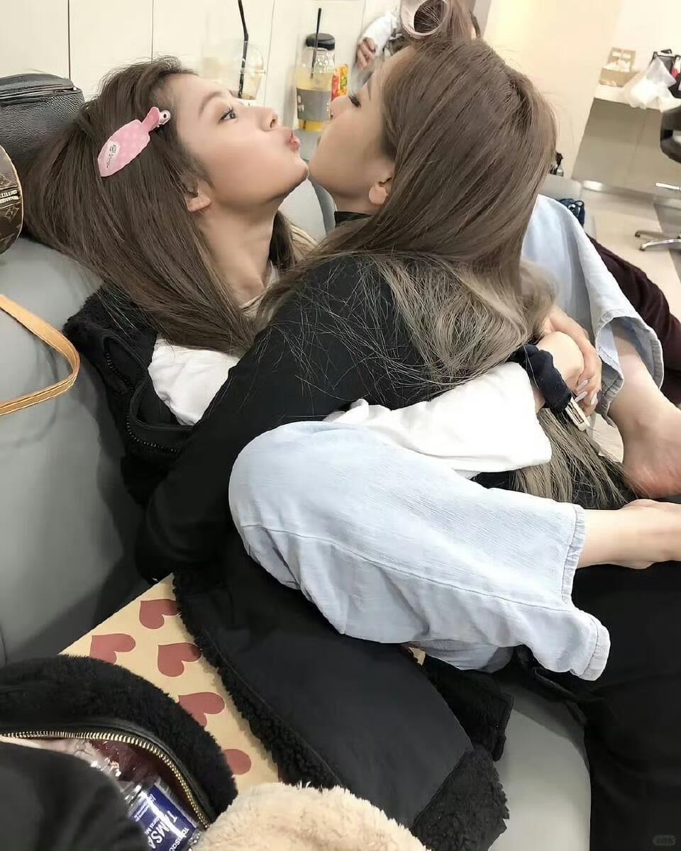 今天是国际接吻日💋亲亲就好啦 