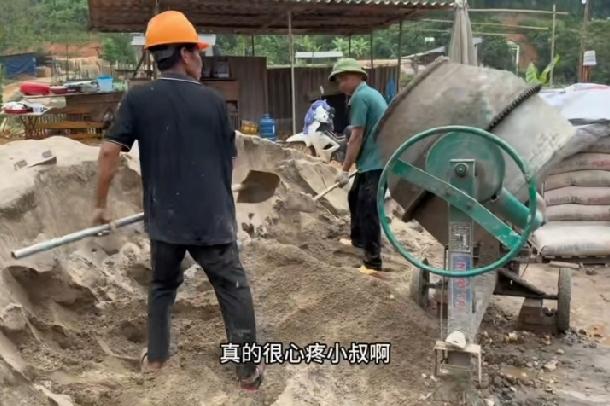 都说小婶是一个拎不清的人，感觉真说到了点子上，小婶真的拎不清。姑娘家无可非议，可
