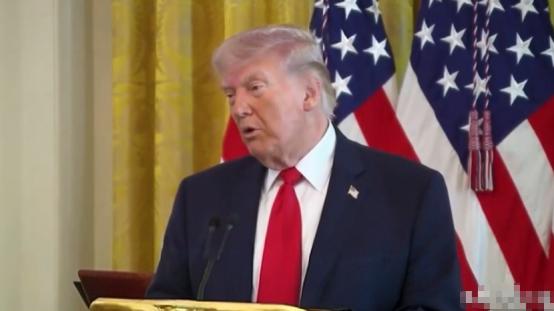 特朗普：没有我，以色列根本不会存在
 
很多人听着觉得离谱，也有人被他这番话带偏