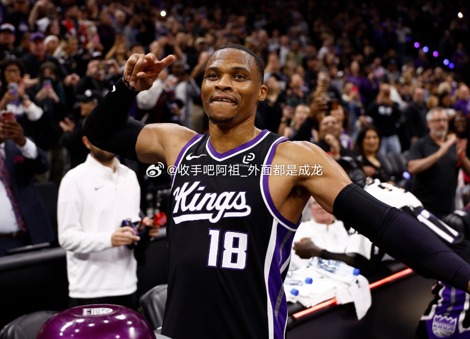 国王队半场63-67落后鹈鹕。上半场比赛国王队球员威斯布鲁克表现出色，登场19分