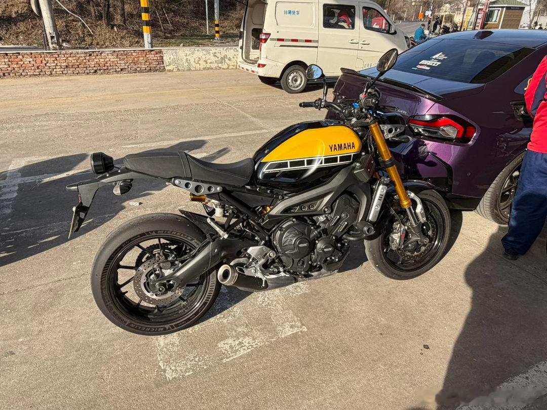 今天在四海给摩托车加油，油站大姐查的比验车还严，我一共加了50元，前前后后用时4