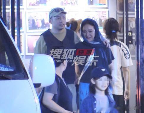 49岁的周迅令人瞠目结舌，经历七段感情之后，第八段感情又开始了！

5月4日，周