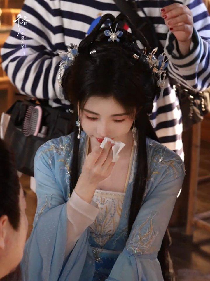鞠婧祎千香哭戏花絮 鞠婧祎哭戏眼睛红红的，看对方眼睛亮亮的！鞠婧祎千香原声 ​​