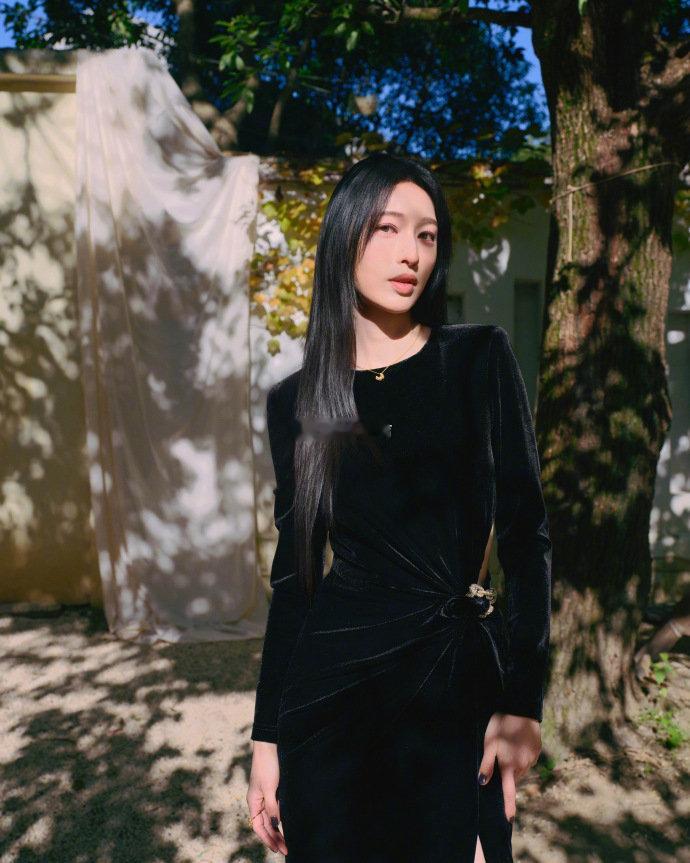 张俪 在线接单这哪里是偶像，分明是来实现我们心愿的“自己人”！张俪的接单窗口一开