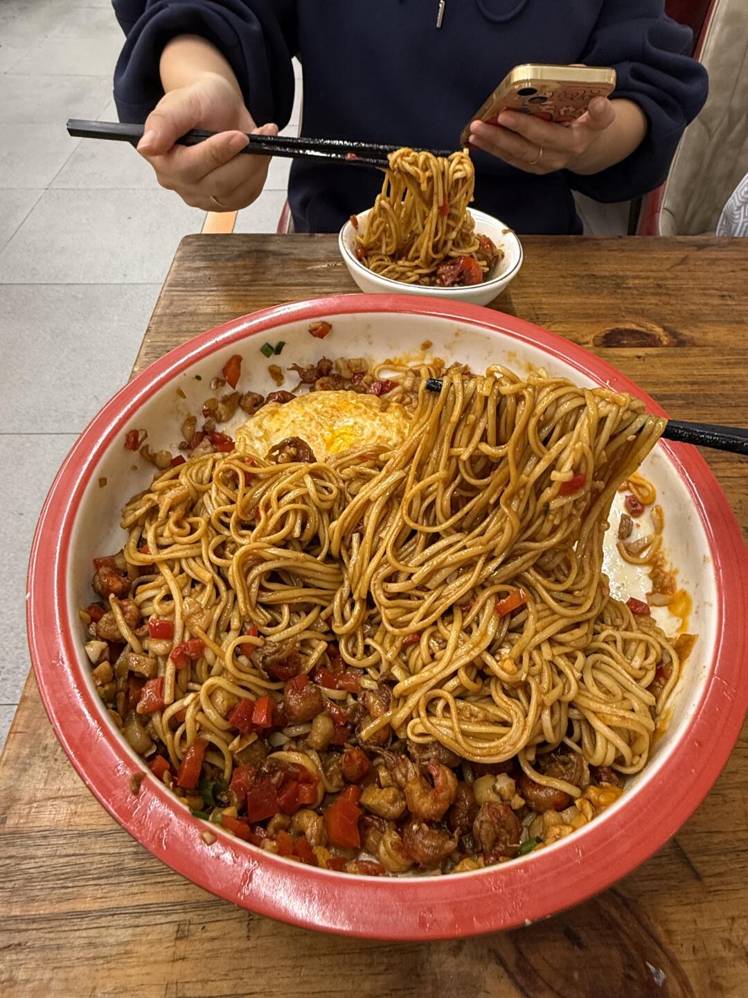 长沙极品小龙虾拌面 （现成的不用自己剥虾）想吃这种口味东西还得去老社区...