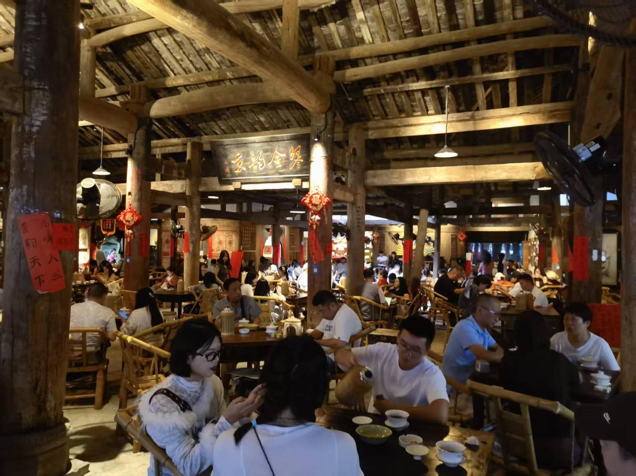 上联：一山一水一风景，如何对下联千人千面千般心❤️