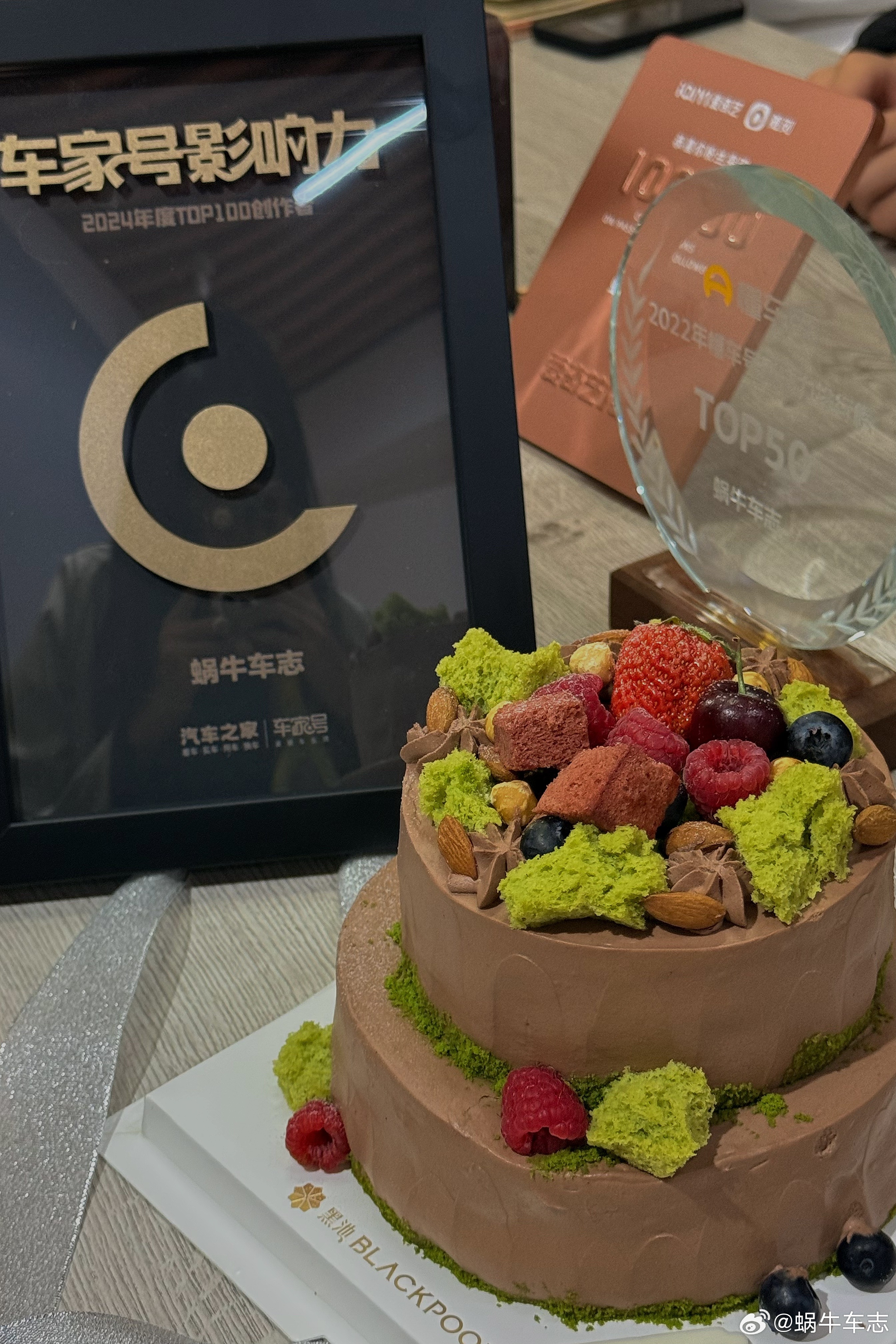 今天收到了汽车之家寄来的证书，蜗牛车志连续三年跻身车家号年度创作者TOP10！感