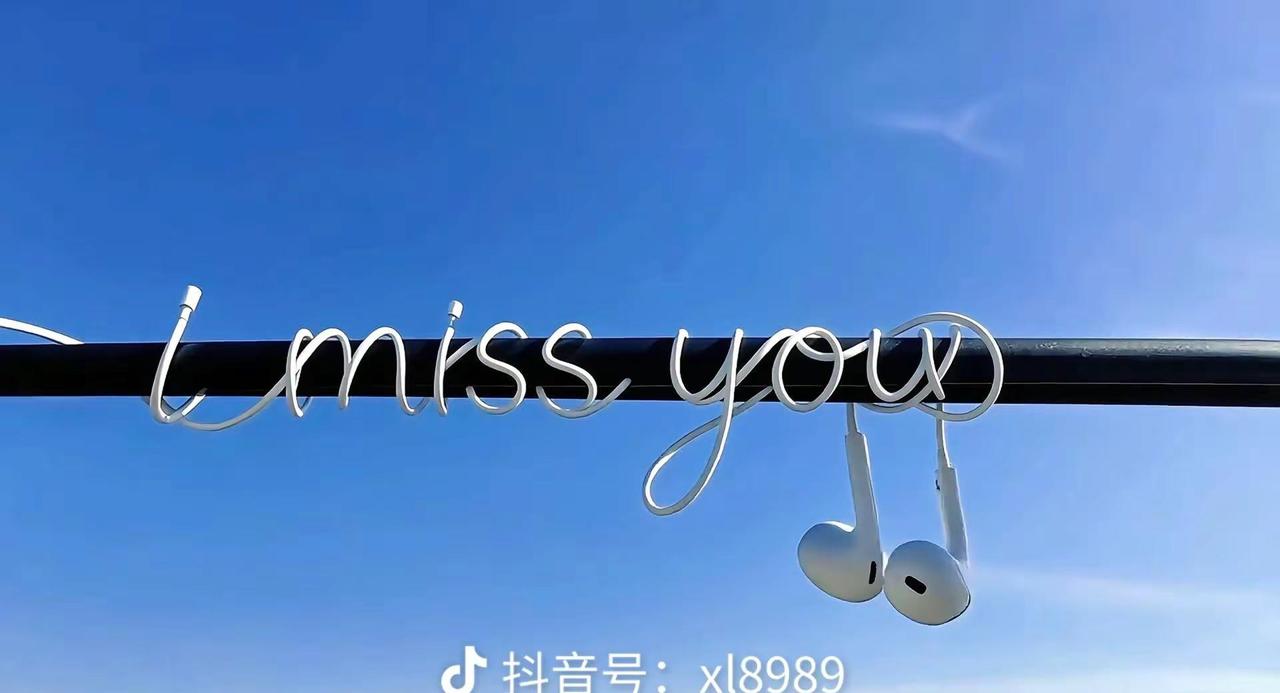 没事多冒泡。嘎掉就不能发声了😑。想谁?想的是不存在的你。什么爱不爱，都是哥睡前