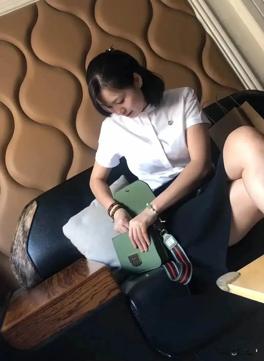 我赵姐，保险推销员，每月提成3万，业绩杠杠的，昨天去客户家中拓展业务