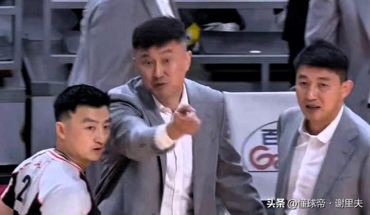 杜锋缺兵少将迎杯赛，打硬仗，广东难战胜上海复刻奇迹，我的建议是，朱芳雨私下找到上