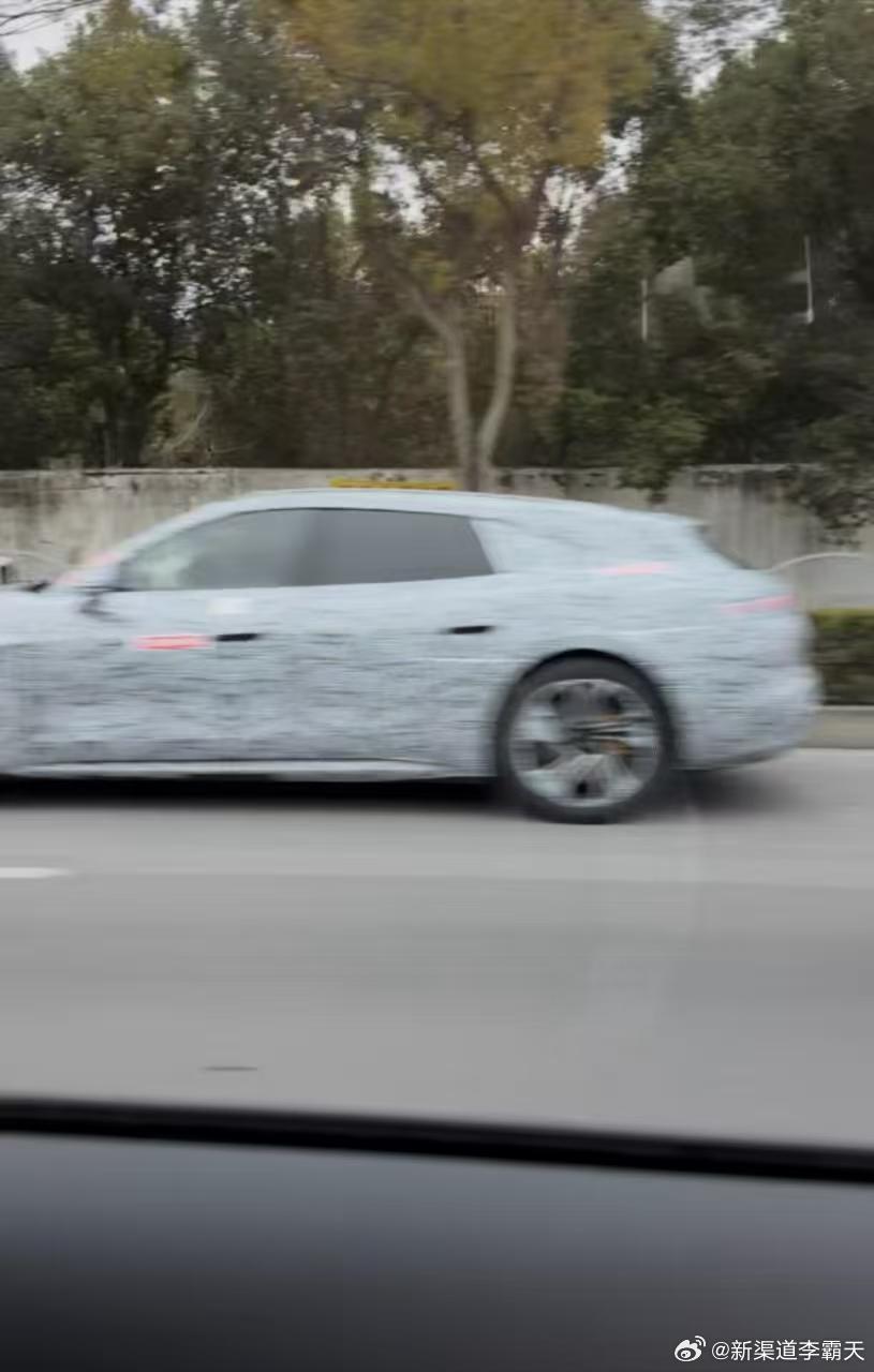疑似尚界 Z7T 的伪装路试车！作为旅行车爱好者， 这个车是我今年最期待的车型之