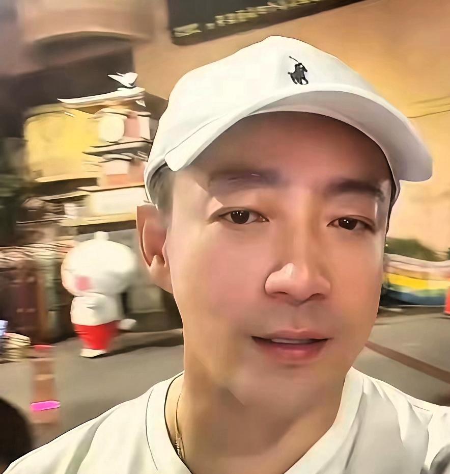 同样是走进婚姻，有人被消耗得满身疲惫，有人却收获安稳烟火，汪小菲直播聊起自己两段