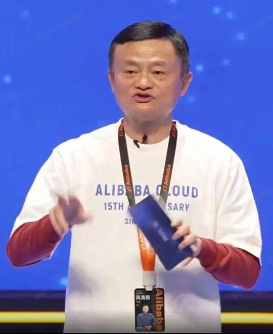 马云这次是真回来了，而且一回手就给阿里打了强心针。

我原以为他只是偶尔露面打打