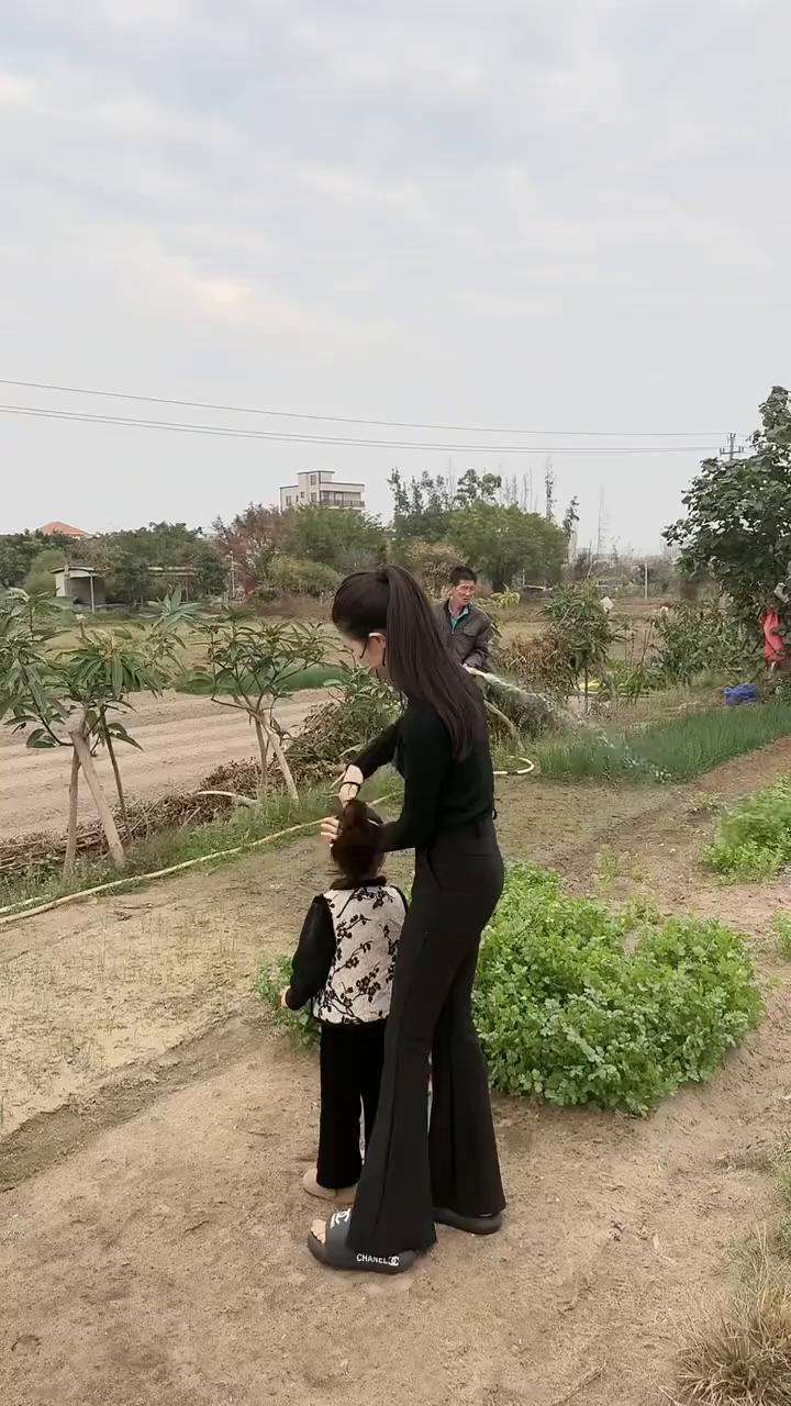 有人。