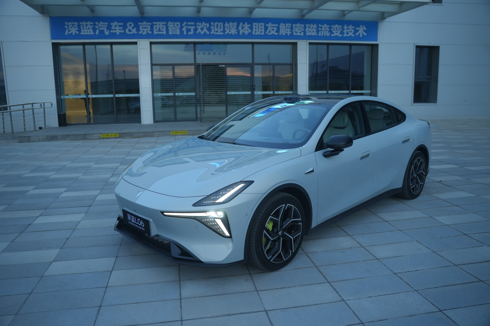家人们谁懂啊！20万级的国产车居然把法拉利296 GTB的“底盘黑科技”给扒下来