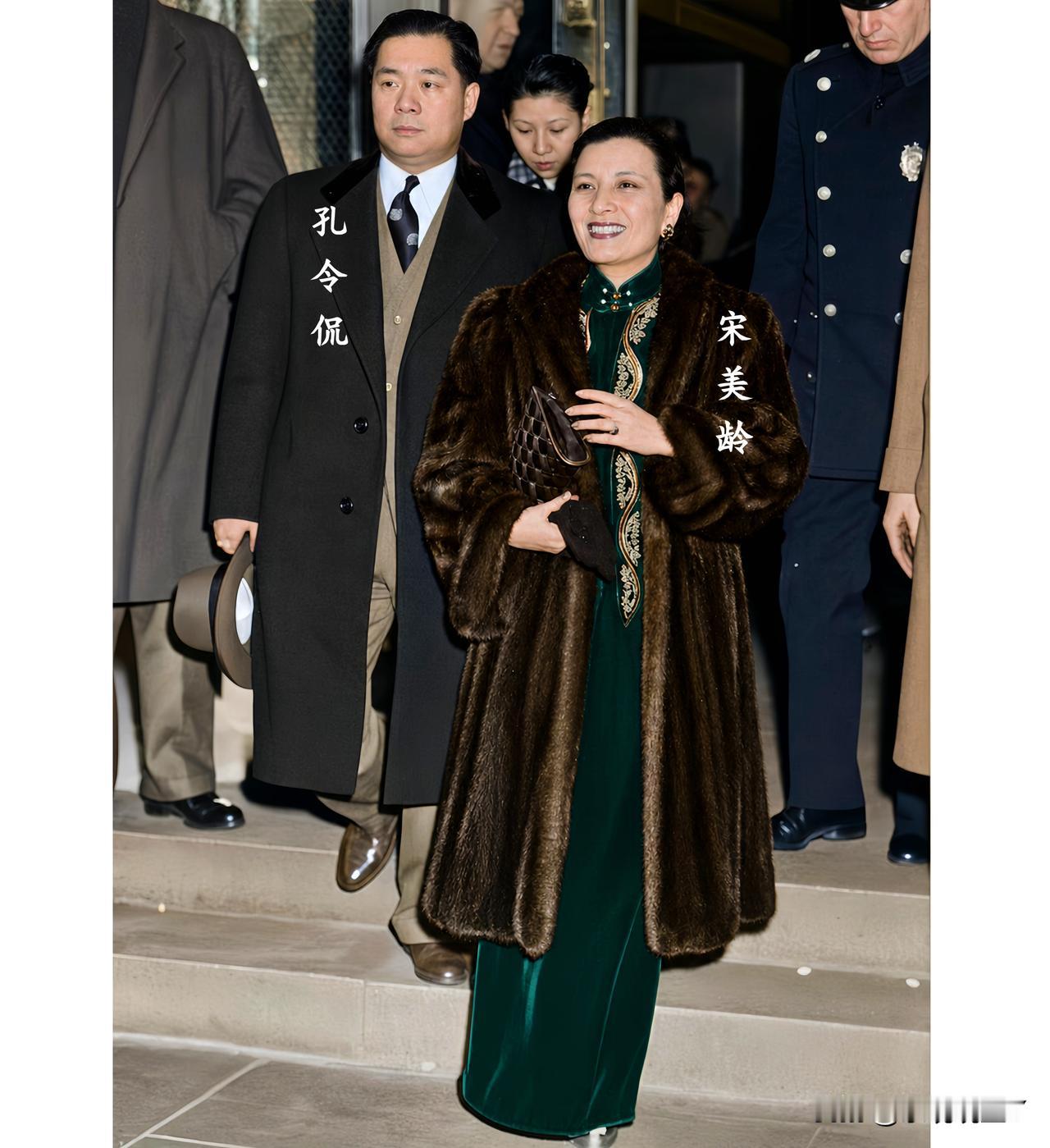 这是宋美龄与外甥孔令侃访美期间居住在华尔道夫酒店时的一张老照片，拍摄于一九四三年