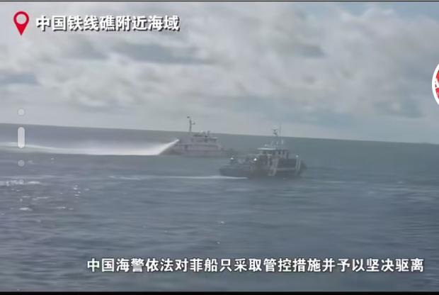 菲船恶意擦碰中国海警船

在2025年10月12日清晨的海面上，一场令人瞩目的海