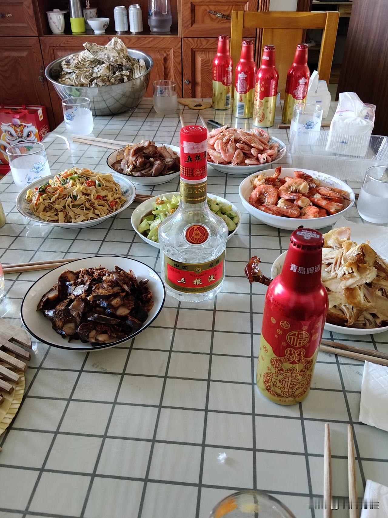 正月初二中午去连襟家，连襟拿出来的五粮液是2001年生产的，酒度是52度，五粮液