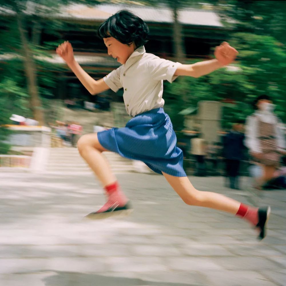 梁晓声说的这段话太对了：孩子若是平凡之辈，那就承欢膝下；若是出类拔萃，那就让其展