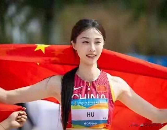 不熬伤病不恋荣光！跳高女神胡麟鹏巅峰退役引热议