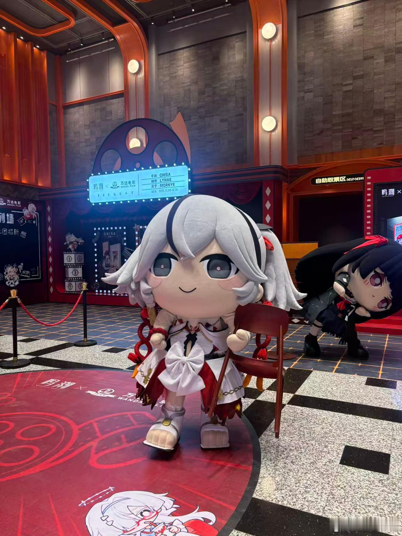 人偶打工也火力全开了人偶界也有舞担！亲眼看到它随着音乐全力舞动，动作干净利落还带